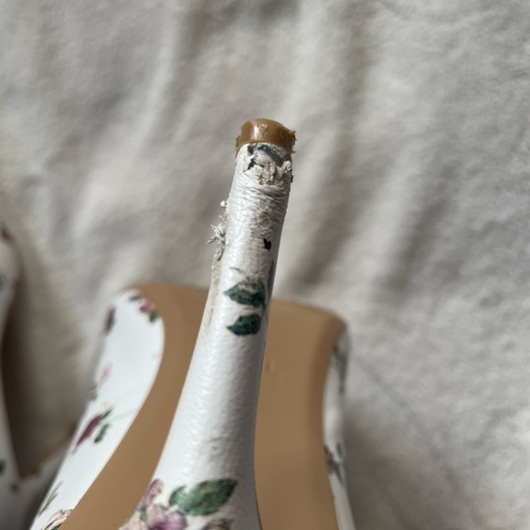 Karl Lagerfeld Rose Toe Pumps - Picture 7 of 7